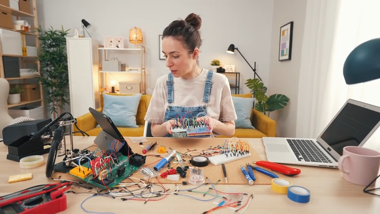 Opérateurs en Robotique Roumains